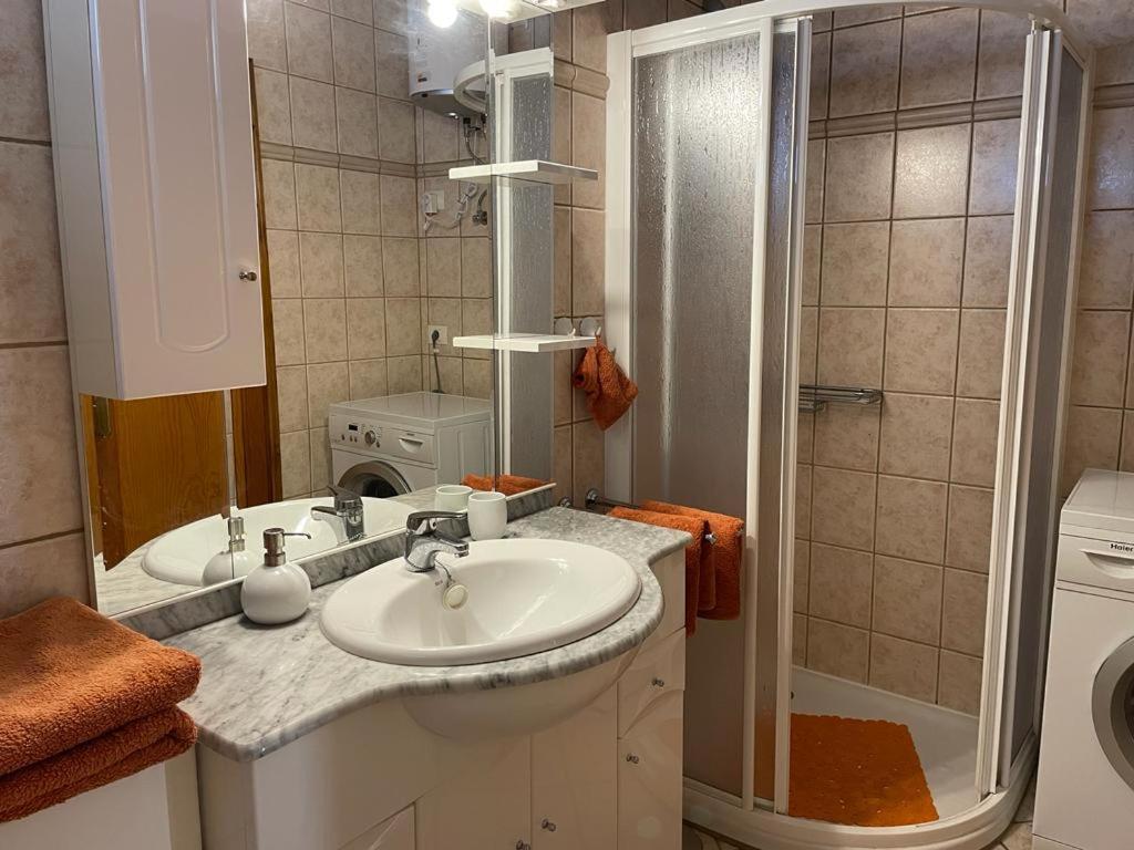 The White Dragos With Ocean View - Ac - Private Pool Apartment ติอาส ภายนอก รูปภาพ